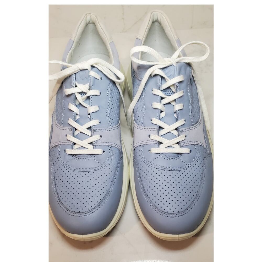 EUC Ecco Women’s  Runner Sneakers Leather Light Blue  Size 11 Wide EU 42 Inserts
